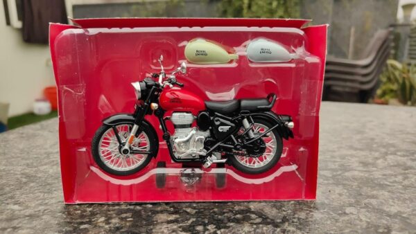 1/15 Royal Scale Model Enfield Motorcycle Toy – Pull Back Action, Detailed Miniature Replica for Collectors and Enthusiasts Bullet Bike Detacheble Parts